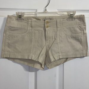 American Eagle women’s Khaki short shorts. Size: 0